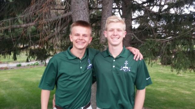 Seniors+Emerson+Lawrey+%28left%29+and+Sean+Wigler+%28right%29+of+the+Mens+Golf+team